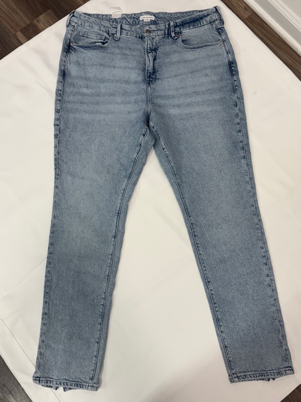 GOOD AMERICAN LIGHT BLUE JEANS!